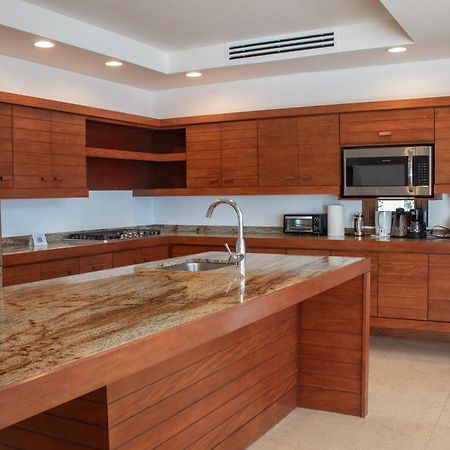 Las Verandas Hotel & Villas First Bight Екстериор снимка