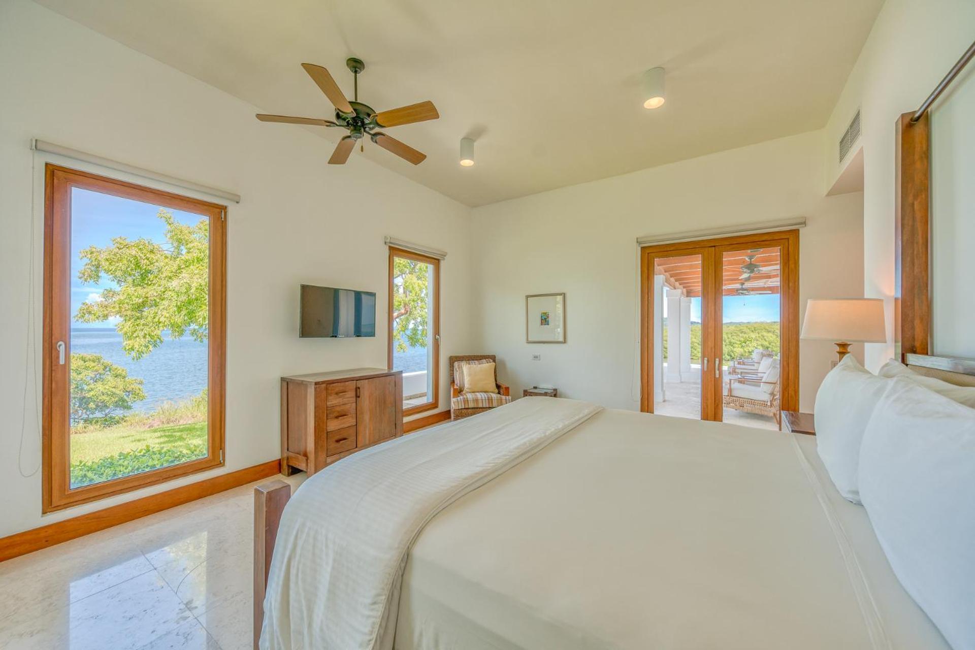 Las Verandas Hotel & Villas First Bight Екстериор снимка