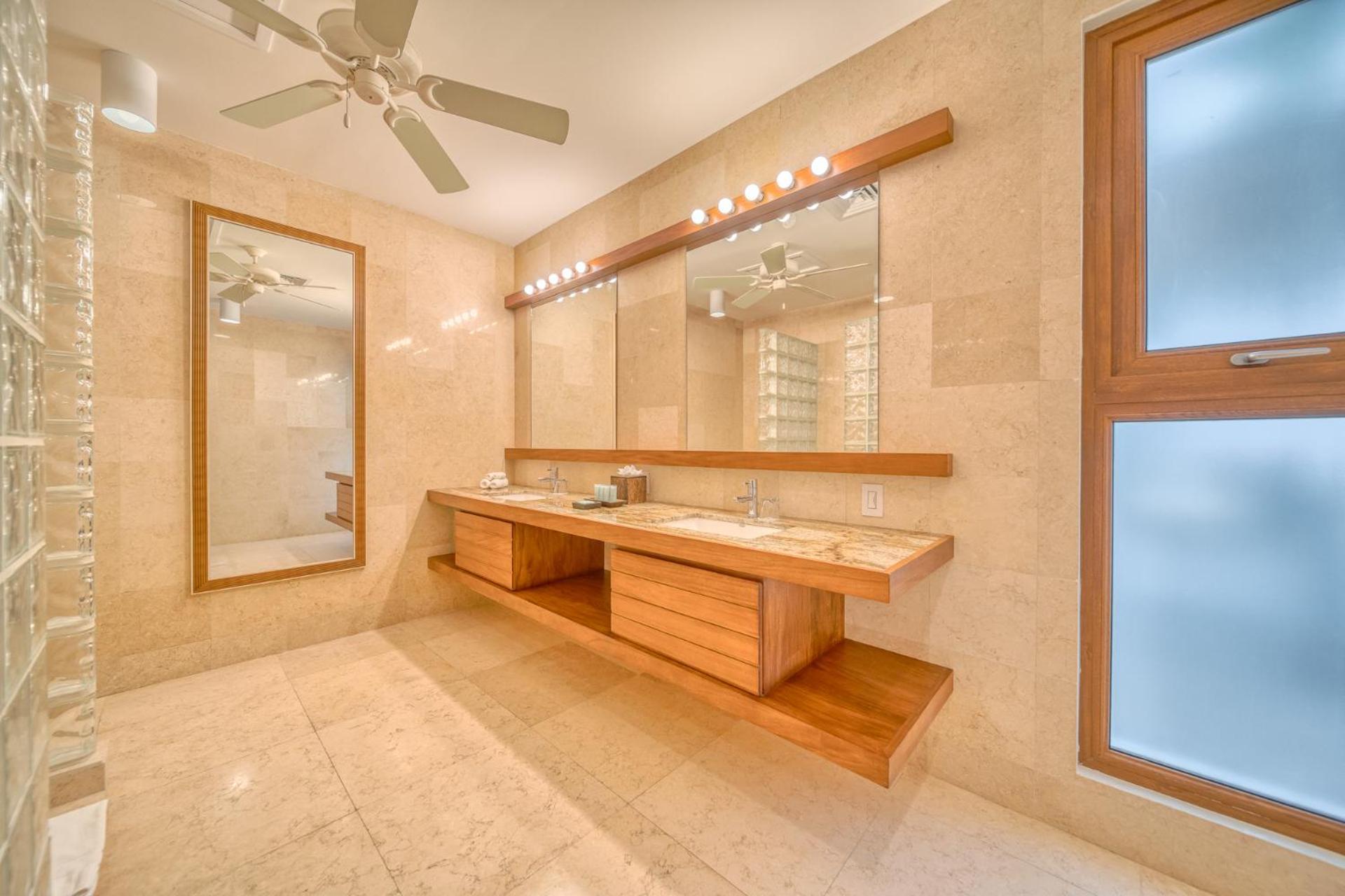 Las Verandas Hotel & Villas First Bight Екстериор снимка