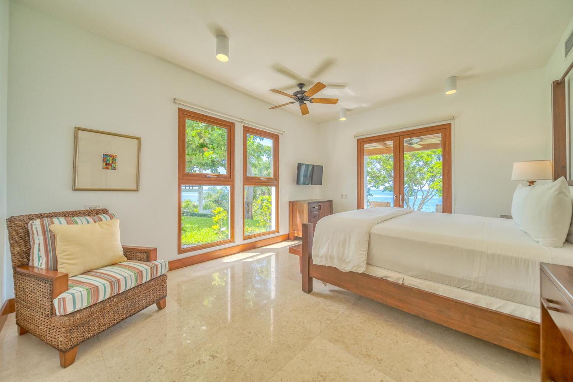 Las Verandas Hotel & Villas First Bight Екстериор снимка