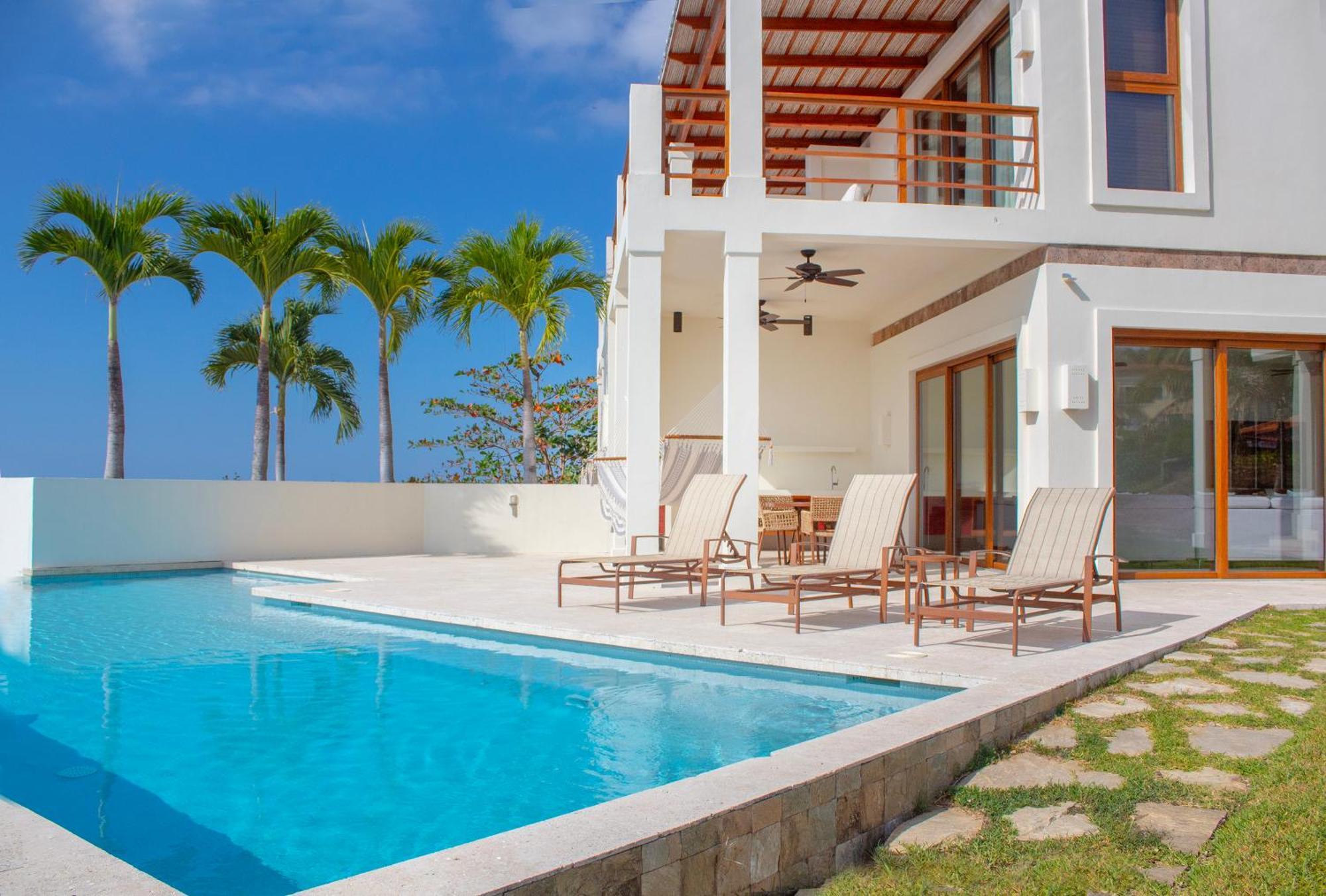 Las Verandas Hotel & Villas First Bight Екстериор снимка