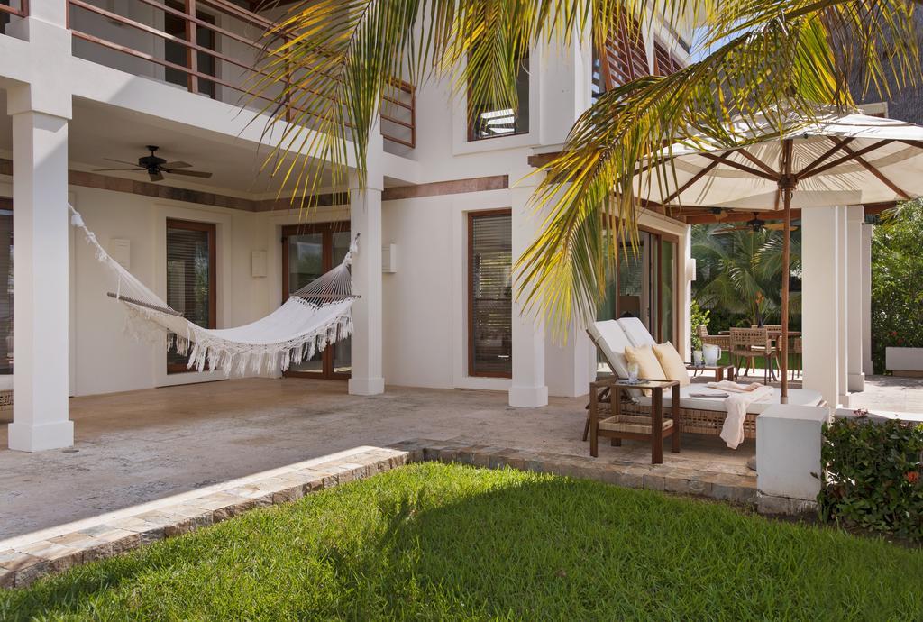 Las Verandas Hotel & Villas First Bight Екстериор снимка