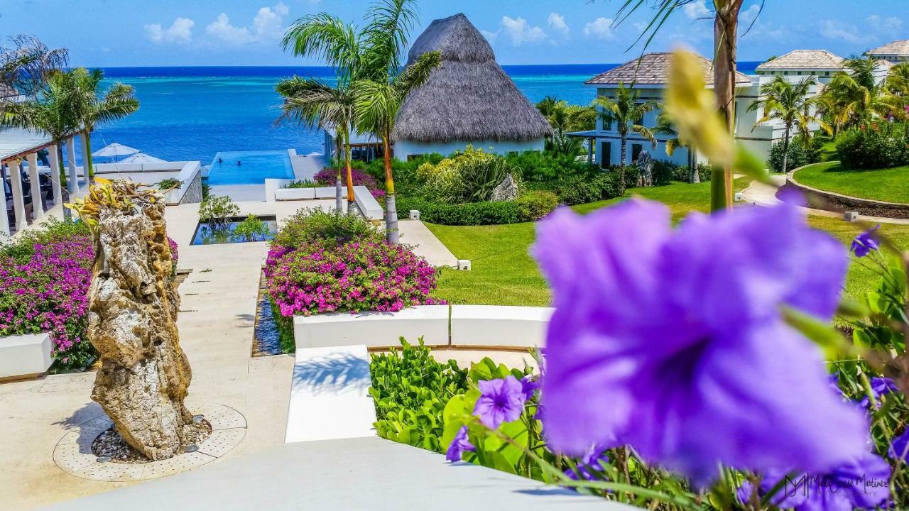 Las Verandas Hotel & Villas First Bight Екстериор снимка