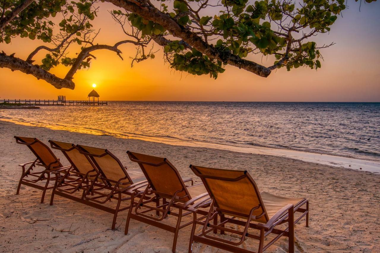 Las Verandas Hotel & Villas First Bight Екстериор снимка